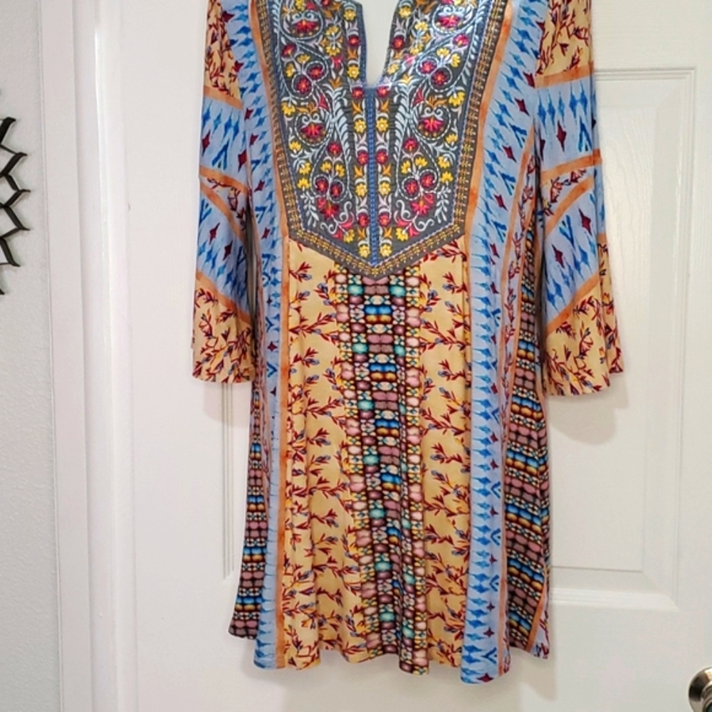 SOFT SURROUNDINGS BLUE EMBROIDERY MEDIUM TUNIC ANGEL SLEEVE TOP